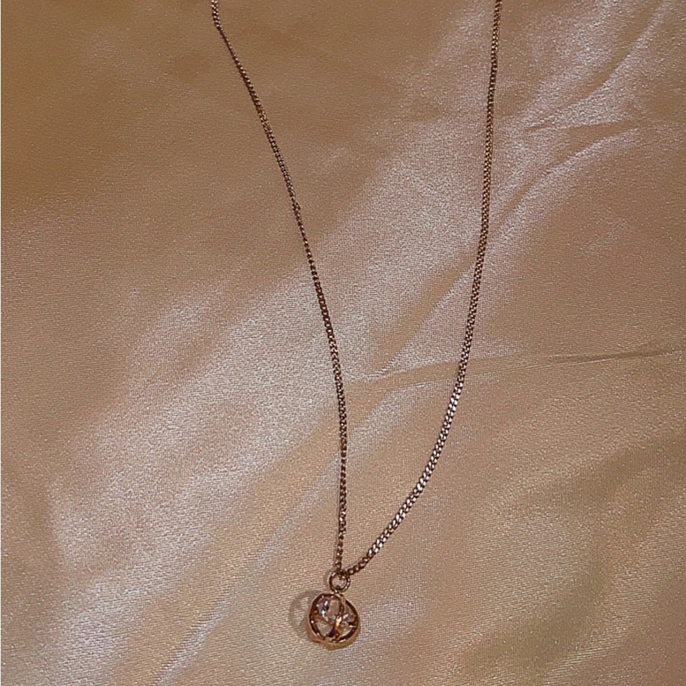Enclosed diamond chocker